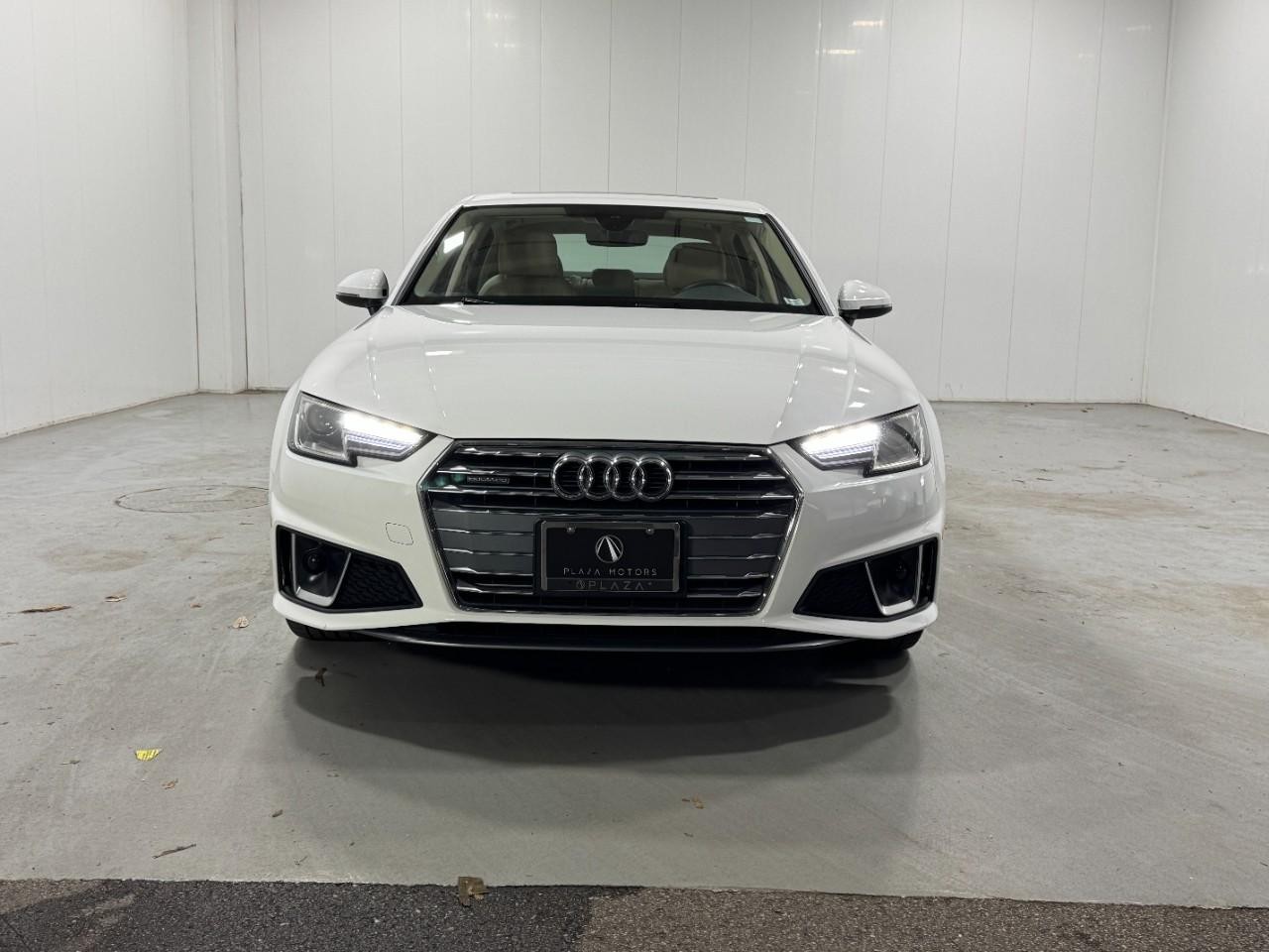 Audi A4 Vehicle Full-screen Gallery Image 7