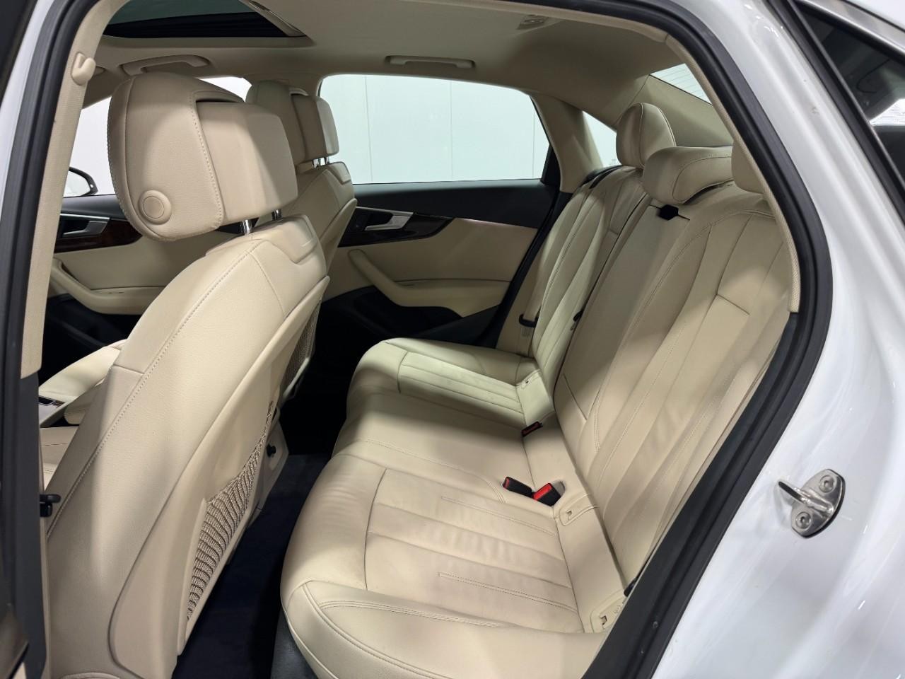 Audi A4 Vehicle Full-screen Gallery Image 8