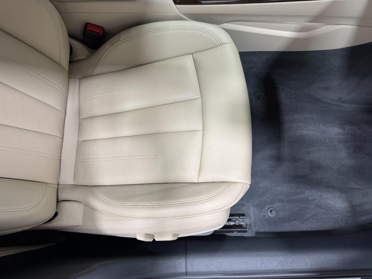 Audi A4 Vehicle Full-screen Gallery Image 20