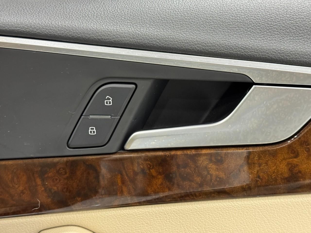 Audi A4 Vehicle Full-screen Gallery Image 22