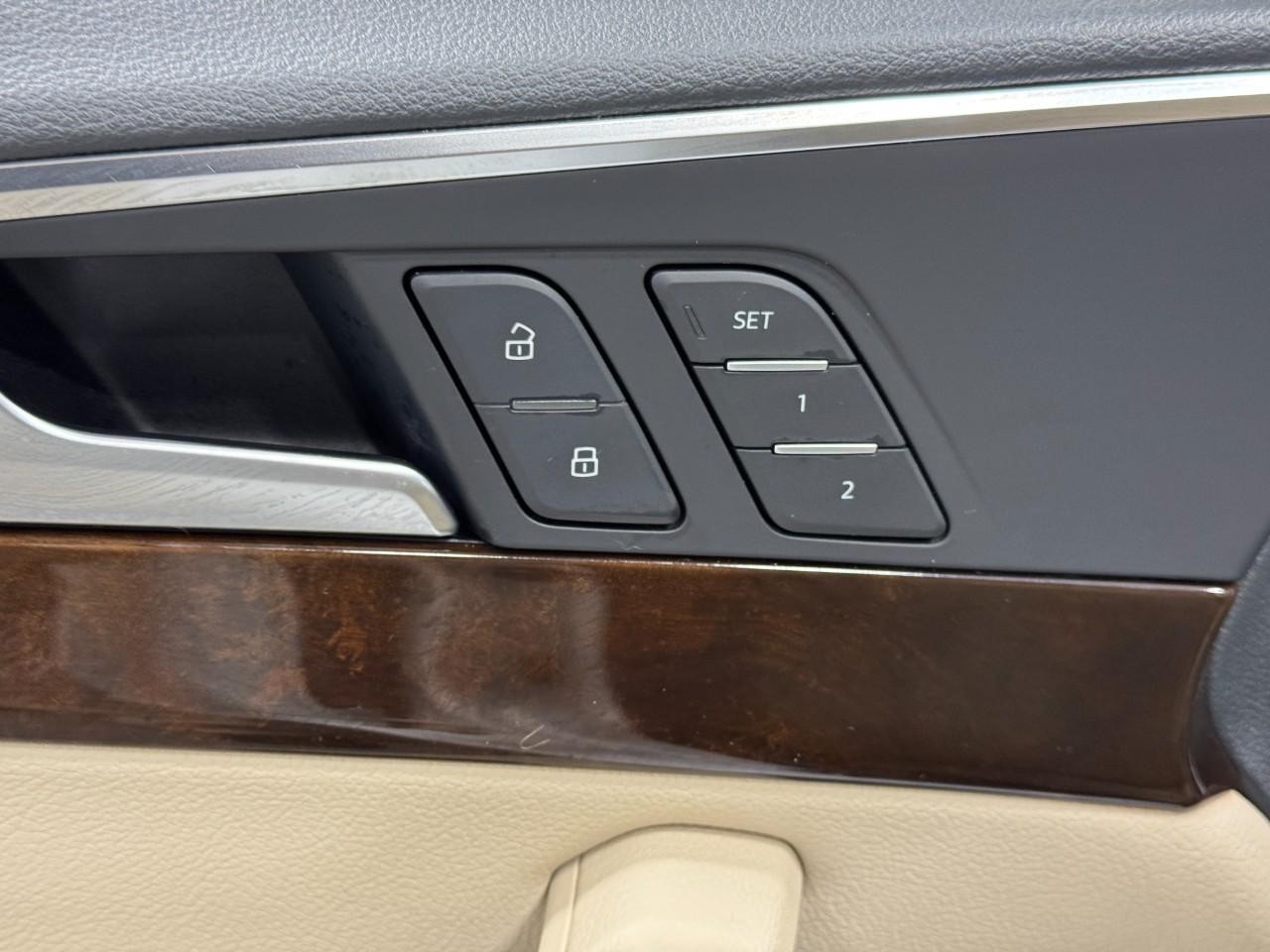 Audi A4 Vehicle Full-screen Gallery Image 24