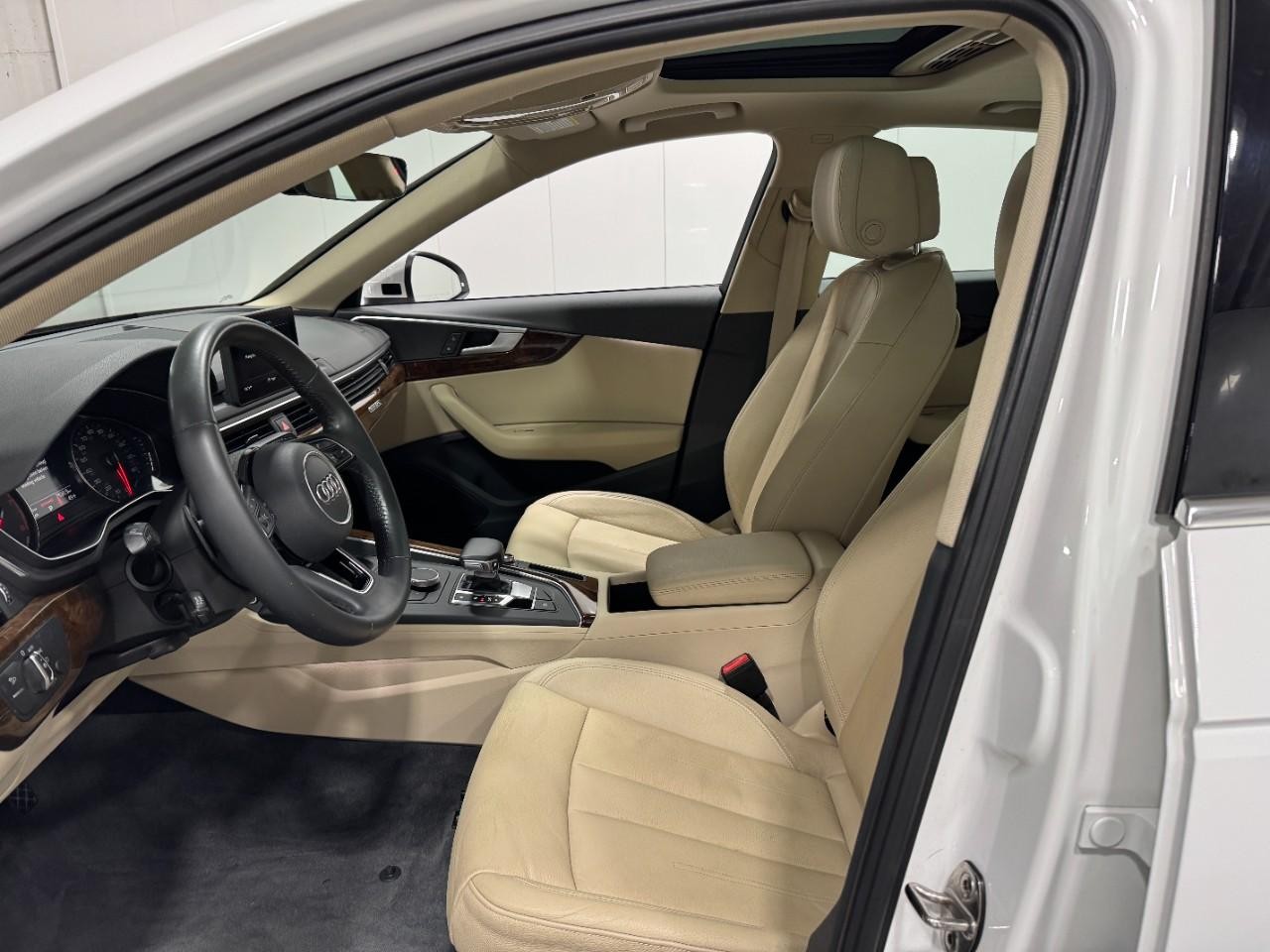 Audi A4 Vehicle Full-screen Gallery Image 27