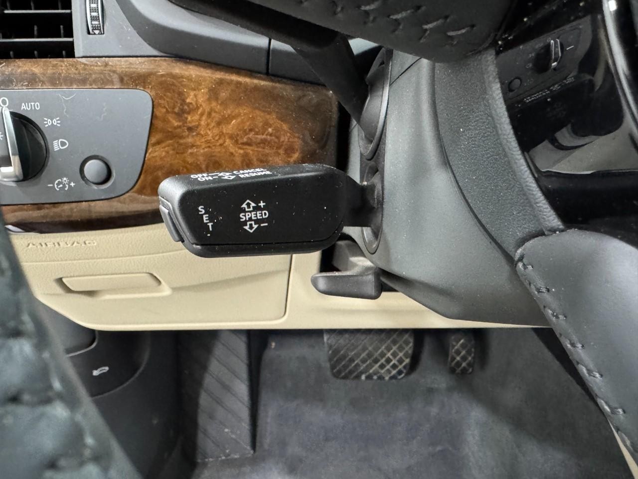 Audi A4 Vehicle Full-screen Gallery Image 31