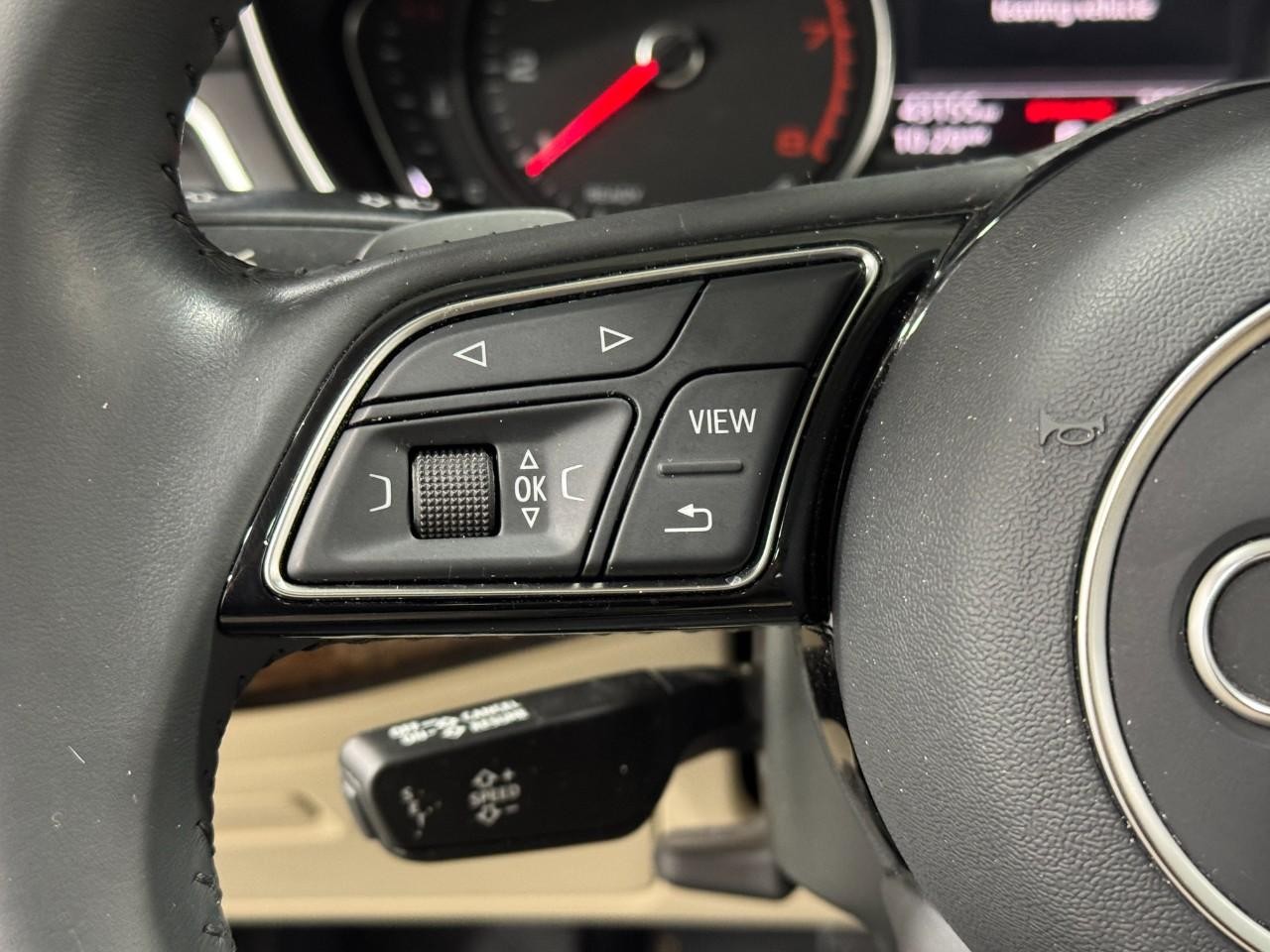 Audi A4 Vehicle Full-screen Gallery Image 32