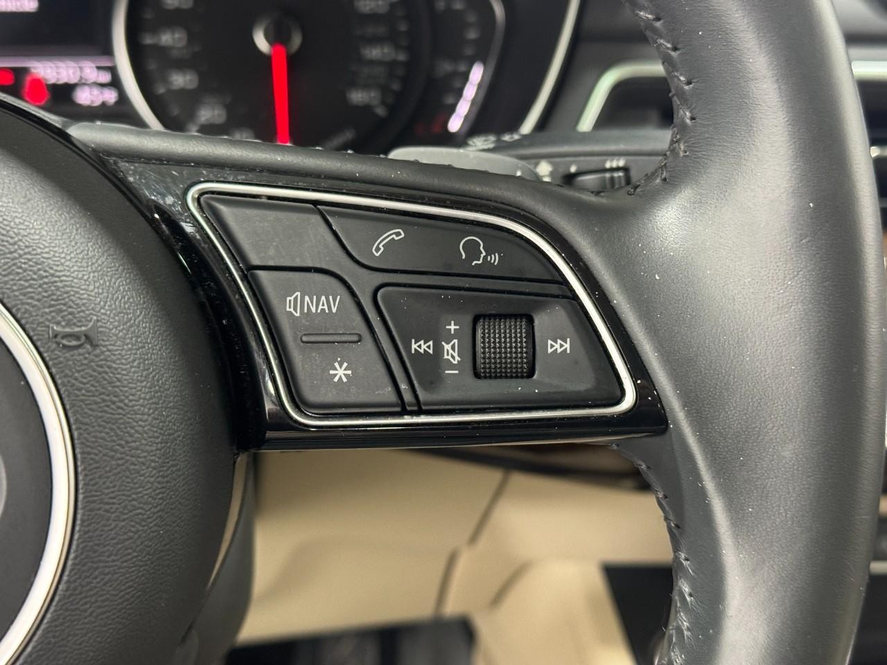 Audi A4 Vehicle Full-screen Gallery Image 33