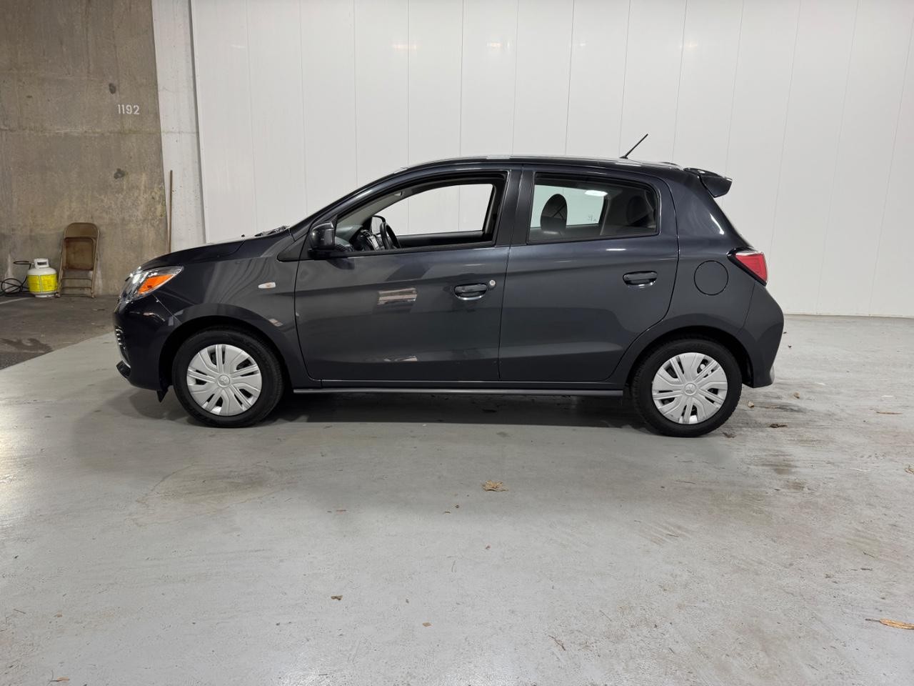 Mitsubishi Mirage Vehicle Full-screen Gallery Image 2