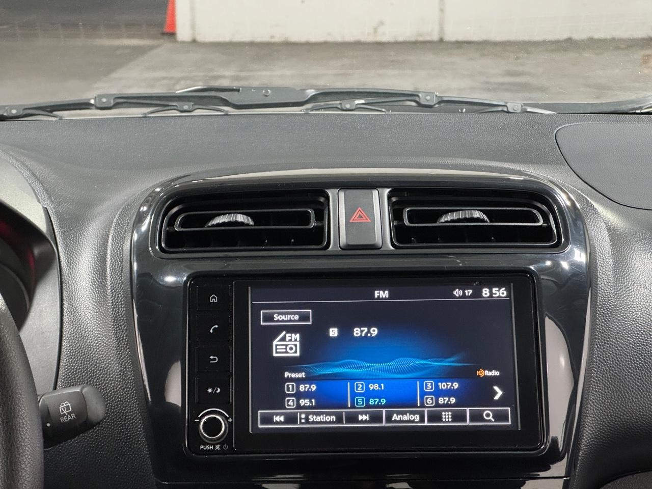 Mitsubishi Mirage Vehicle Full-screen Gallery Image 13