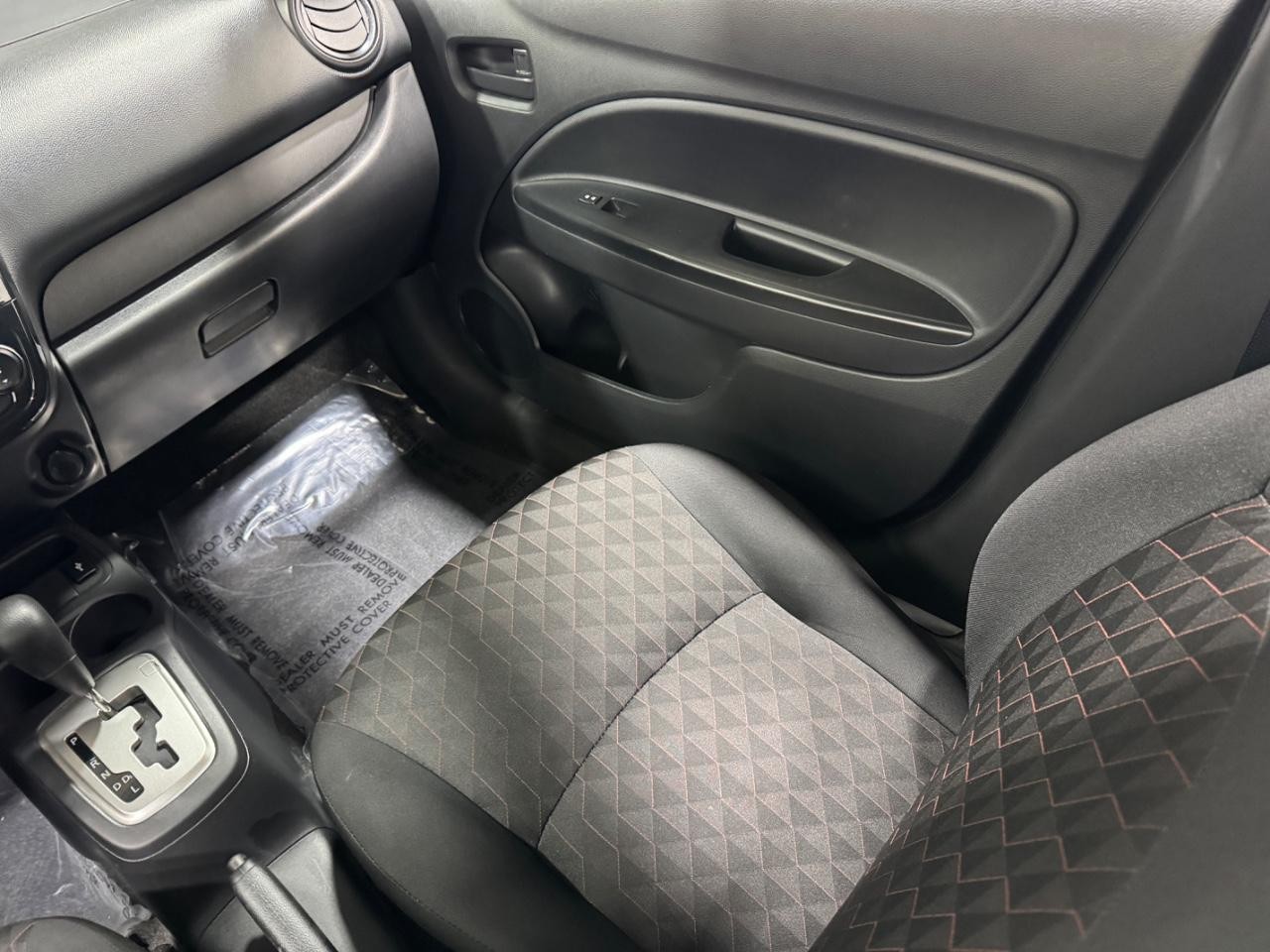 Mitsubishi Mirage Vehicle Full-screen Gallery Image 16