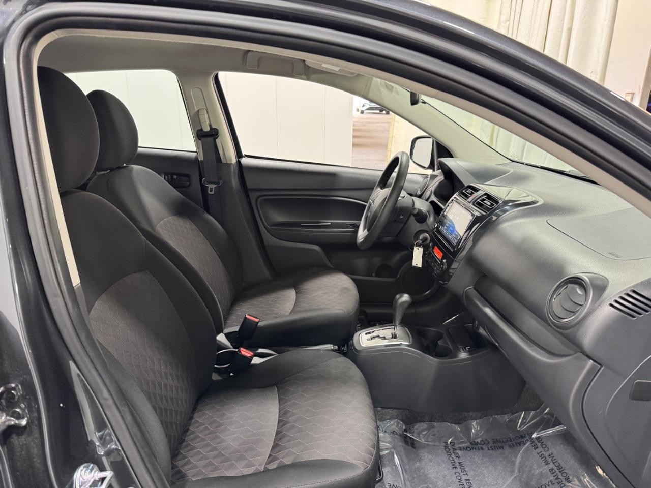 Mitsubishi Mirage Vehicle Full-screen Gallery Image 17