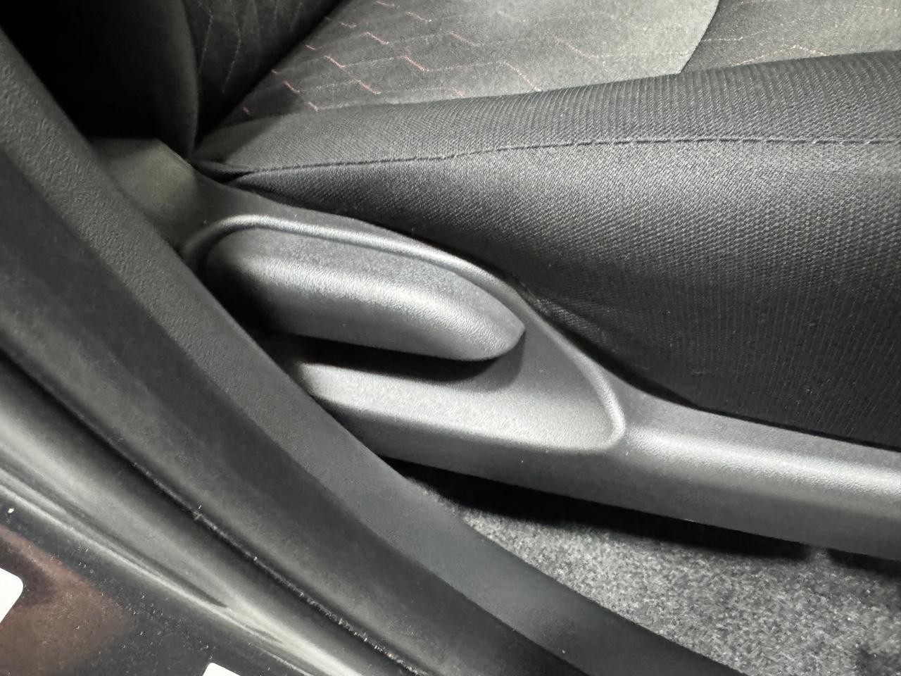 Mitsubishi Mirage Vehicle Full-screen Gallery Image 19