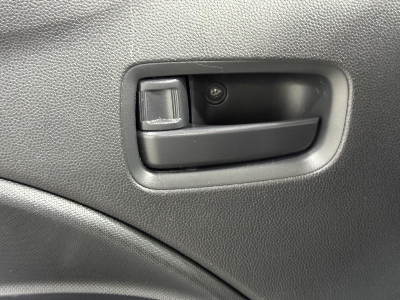 Mitsubishi Mirage Vehicle Full-screen Gallery Image 22