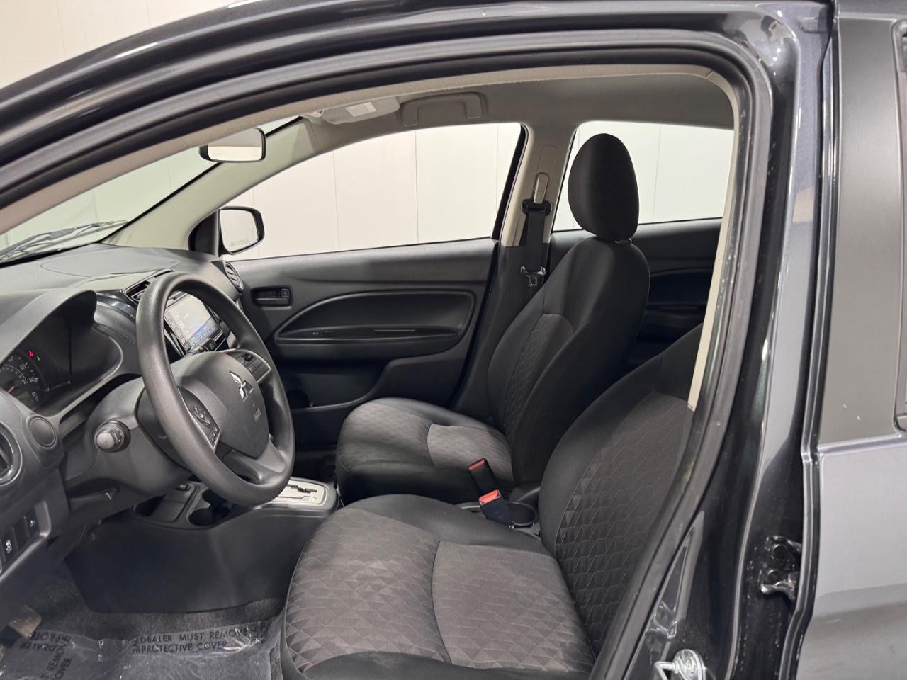 Mitsubishi Mirage Vehicle Full-screen Gallery Image 24