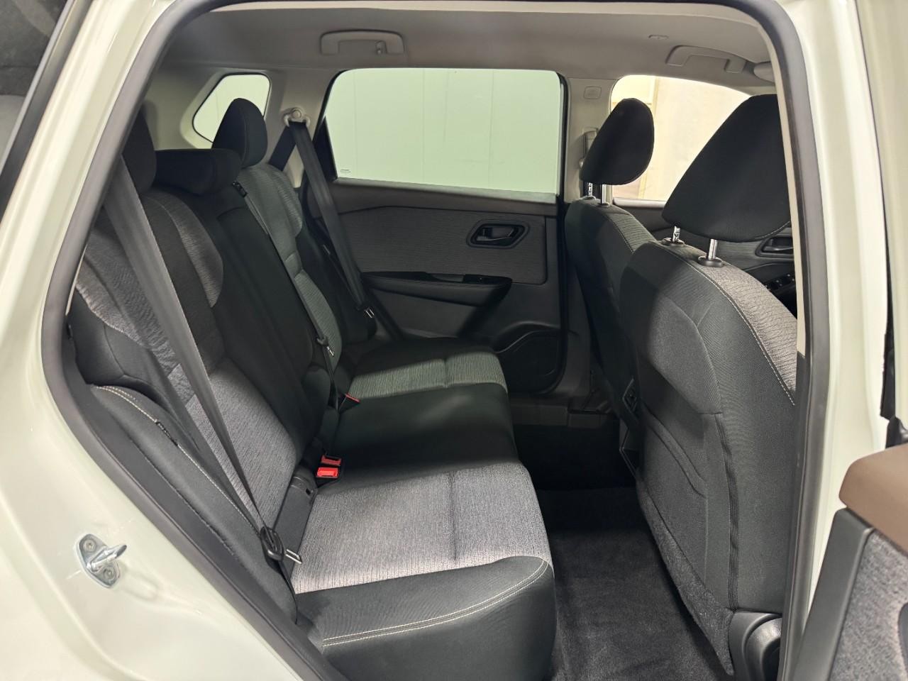 Nissan Rogue Vehicle Full-screen Gallery Image 10