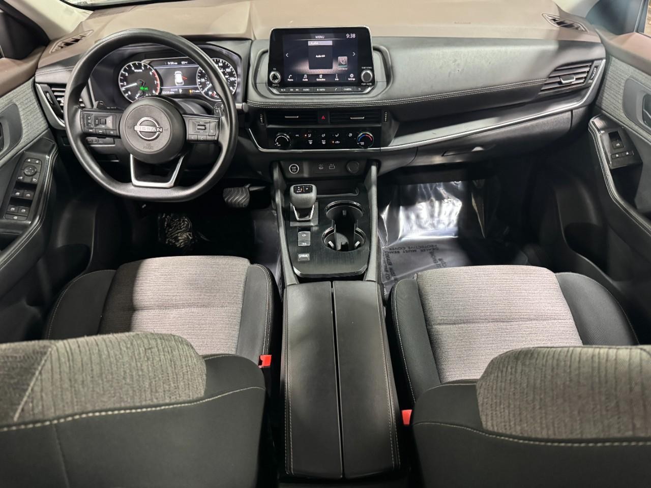 Nissan Rogue Vehicle Full-screen Gallery Image 11