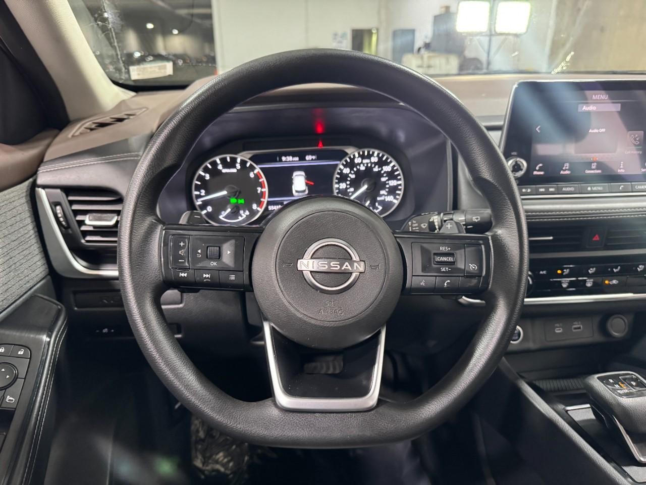 Nissan Rogue Vehicle Full-screen Gallery Image 12