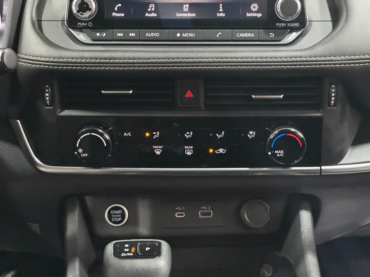Nissan Rogue Vehicle Full-screen Gallery Image 14