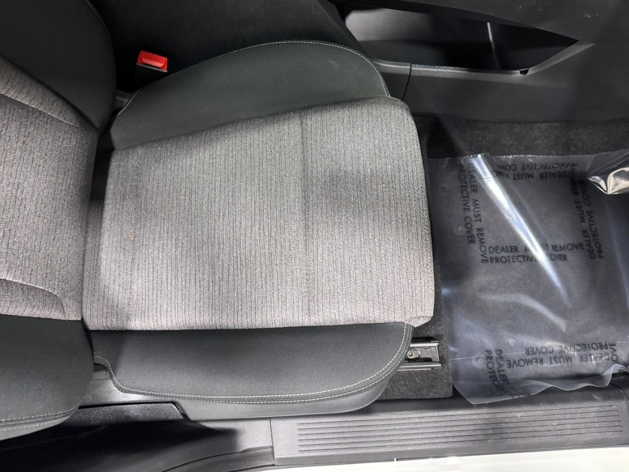Nissan Rogue Vehicle Full-screen Gallery Image 18