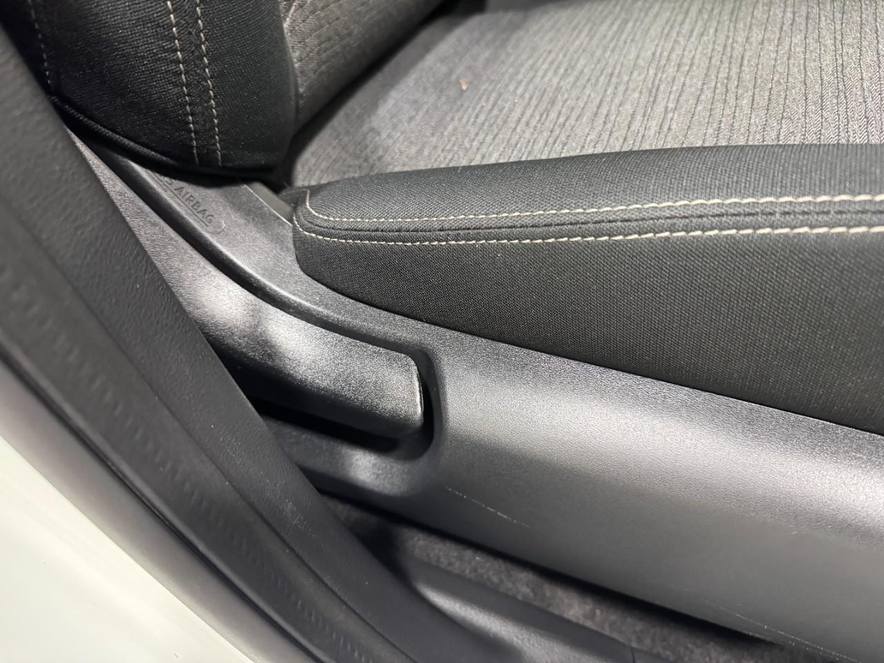 Nissan Rogue Vehicle Full-screen Gallery Image 19