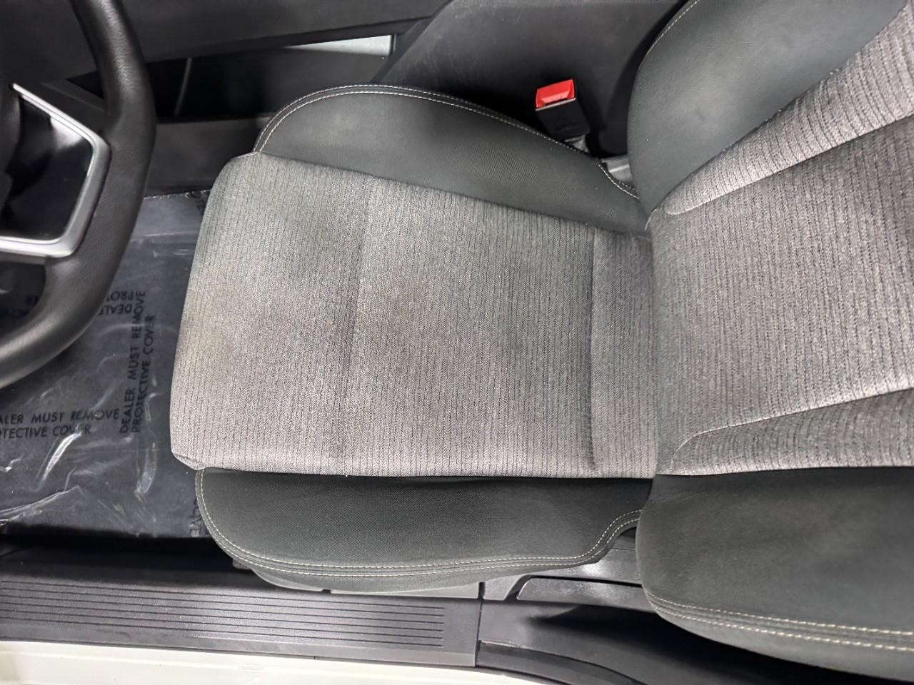 Nissan Rogue Vehicle Full-screen Gallery Image 25