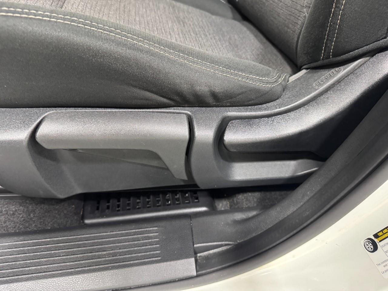 Nissan Rogue Vehicle Full-screen Gallery Image 26