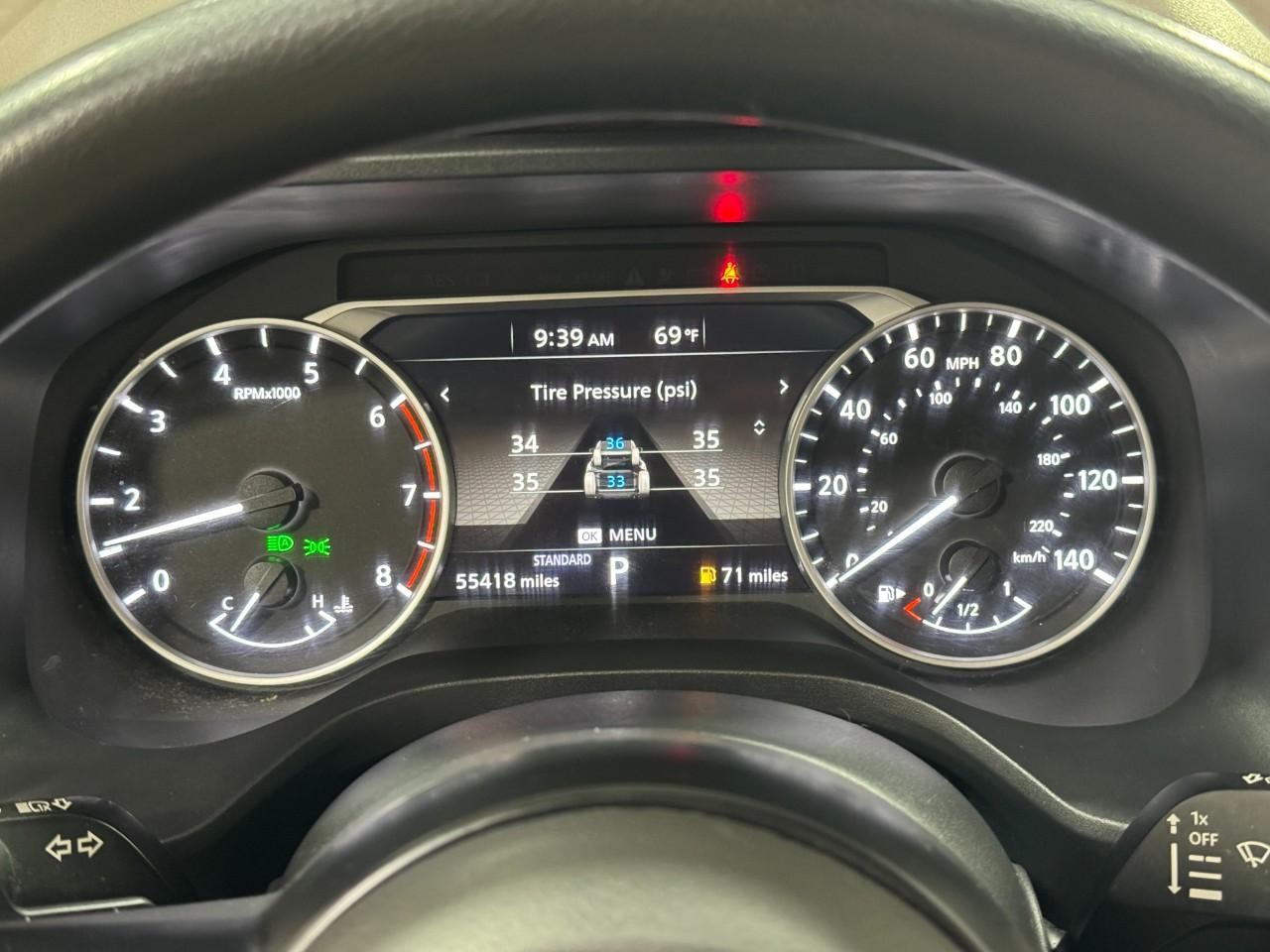 Nissan Rogue Vehicle Full-screen Gallery Image 30