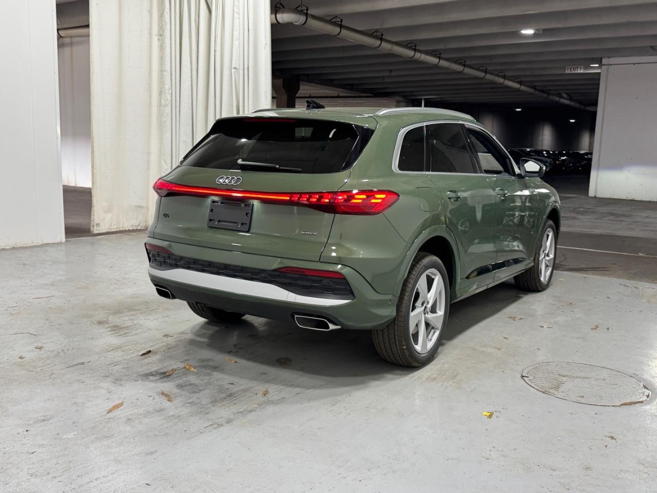 Audi Q5 Vehicle Full-screen Gallery Image 4
