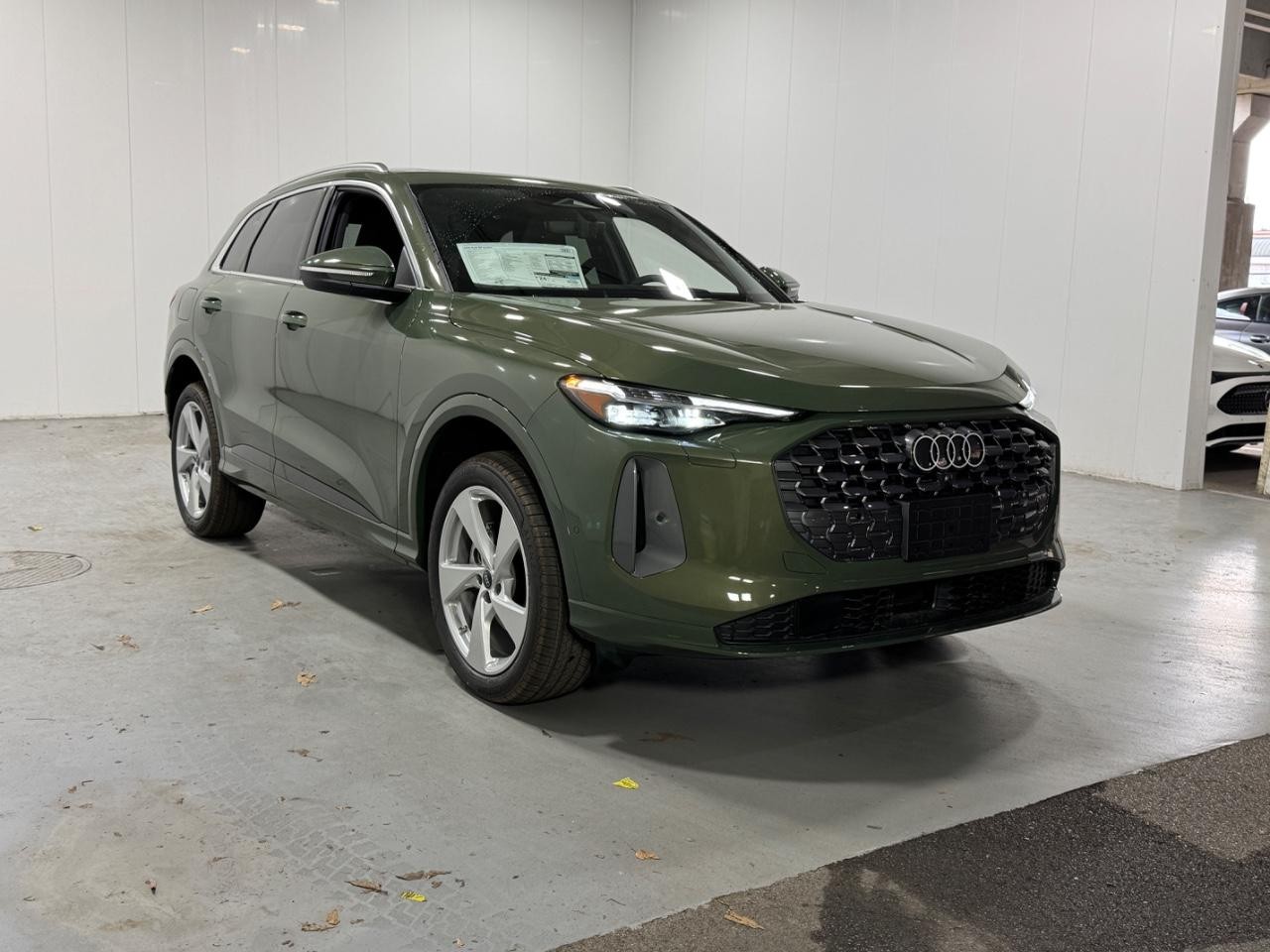 Audi Q5 Vehicle Full-screen Gallery Image 6