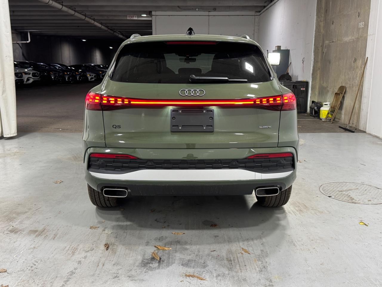 Audi Q5 Vehicle Full-screen Gallery Image 9