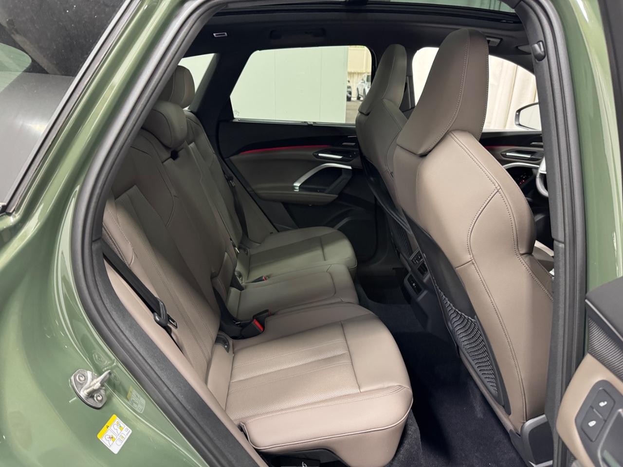 Audi Q5 Vehicle Full-screen Gallery Image 10
