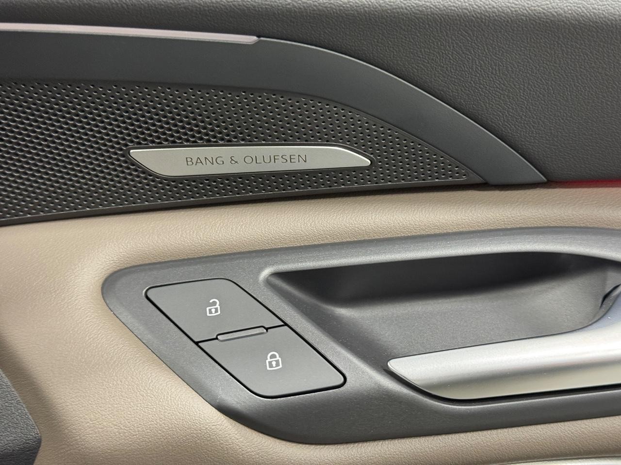 Audi Q5 Vehicle Full-screen Gallery Image 21