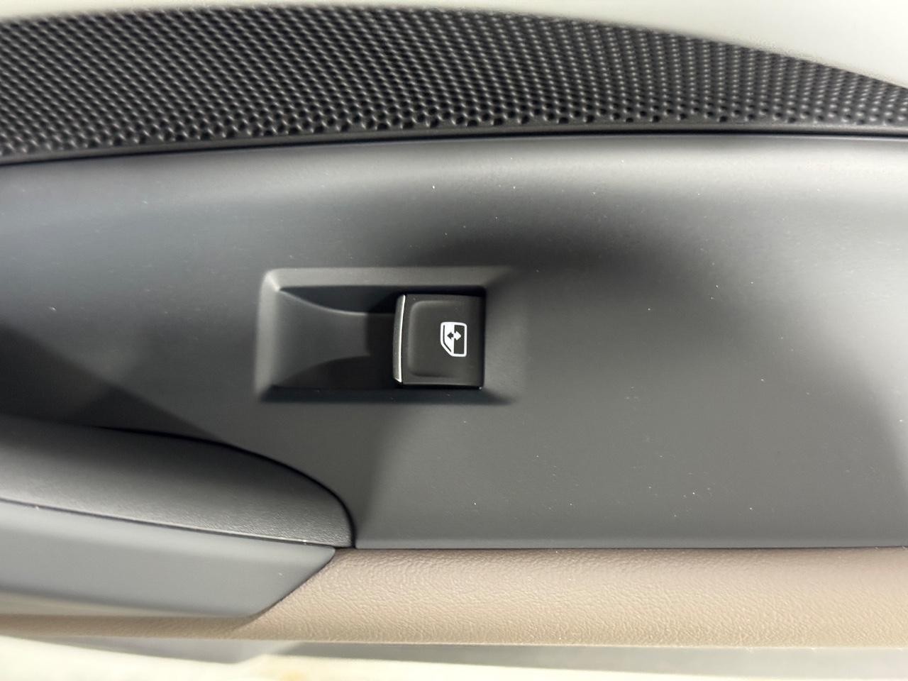 Audi Q5 Vehicle Full-screen Gallery Image 22