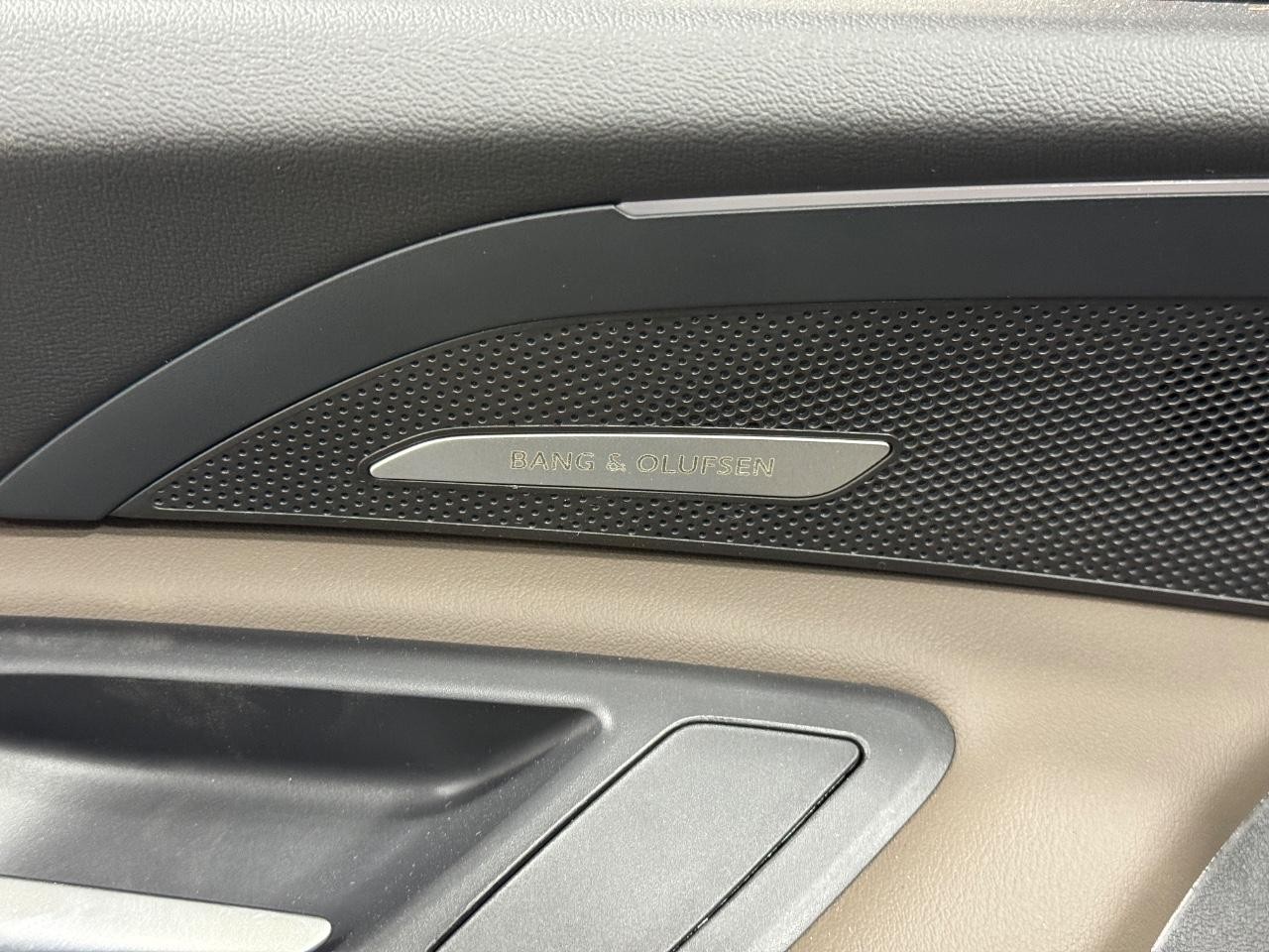 Audi Q5 Vehicle Full-screen Gallery Image 23