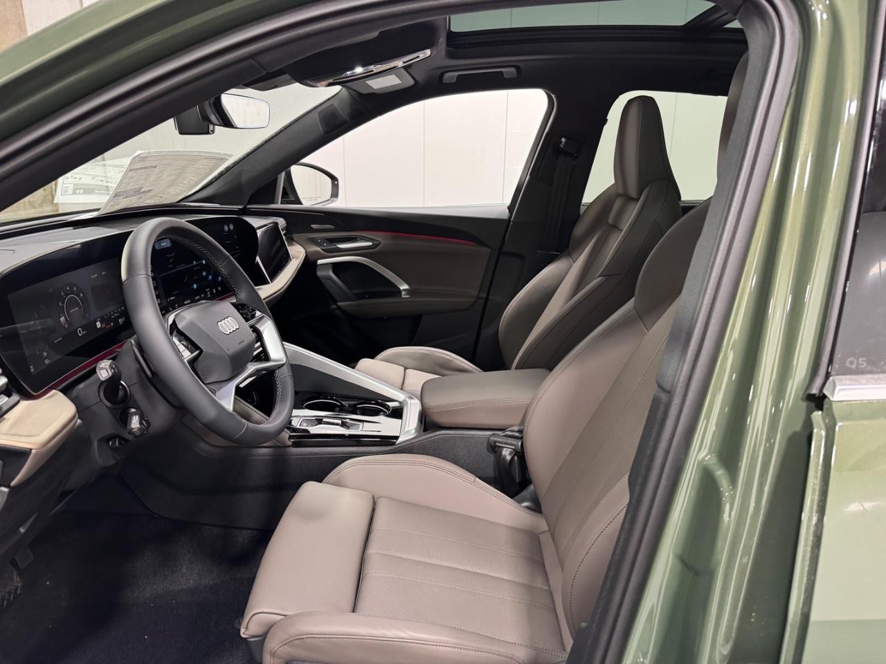 Audi Q5 Vehicle Full-screen Gallery Image 26