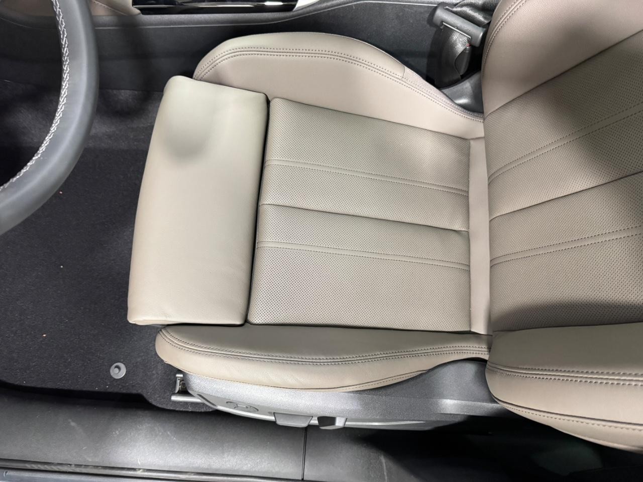 Audi Q5 Vehicle Full-screen Gallery Image 27