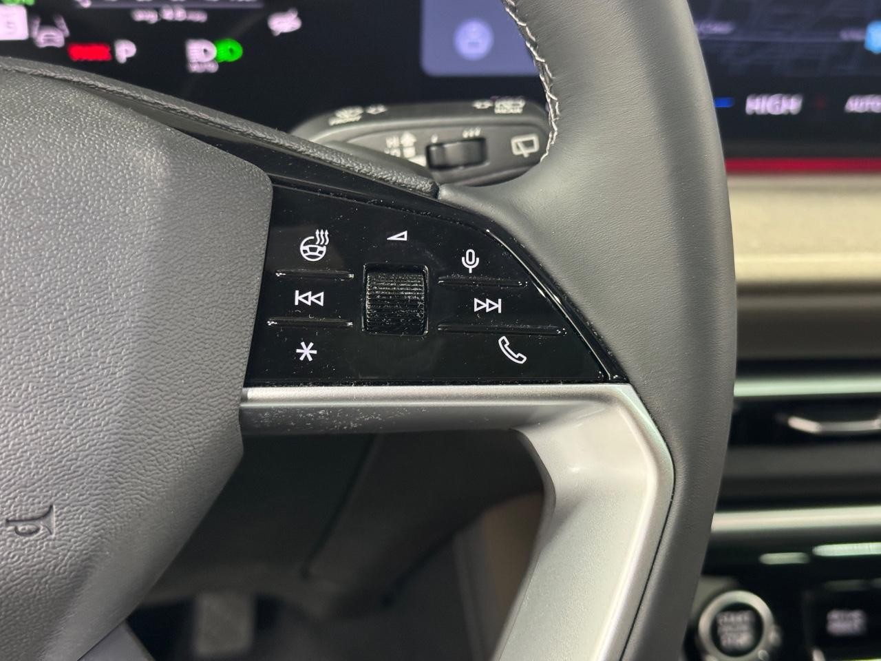 Audi Q5 Vehicle Full-screen Gallery Image 30