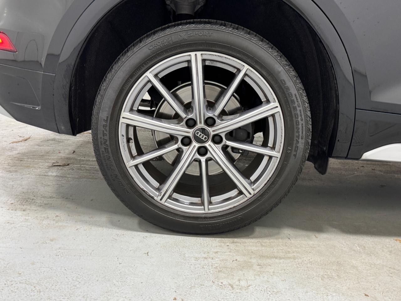 Audi SQ5 Vehicle Full-screen Gallery Image 5