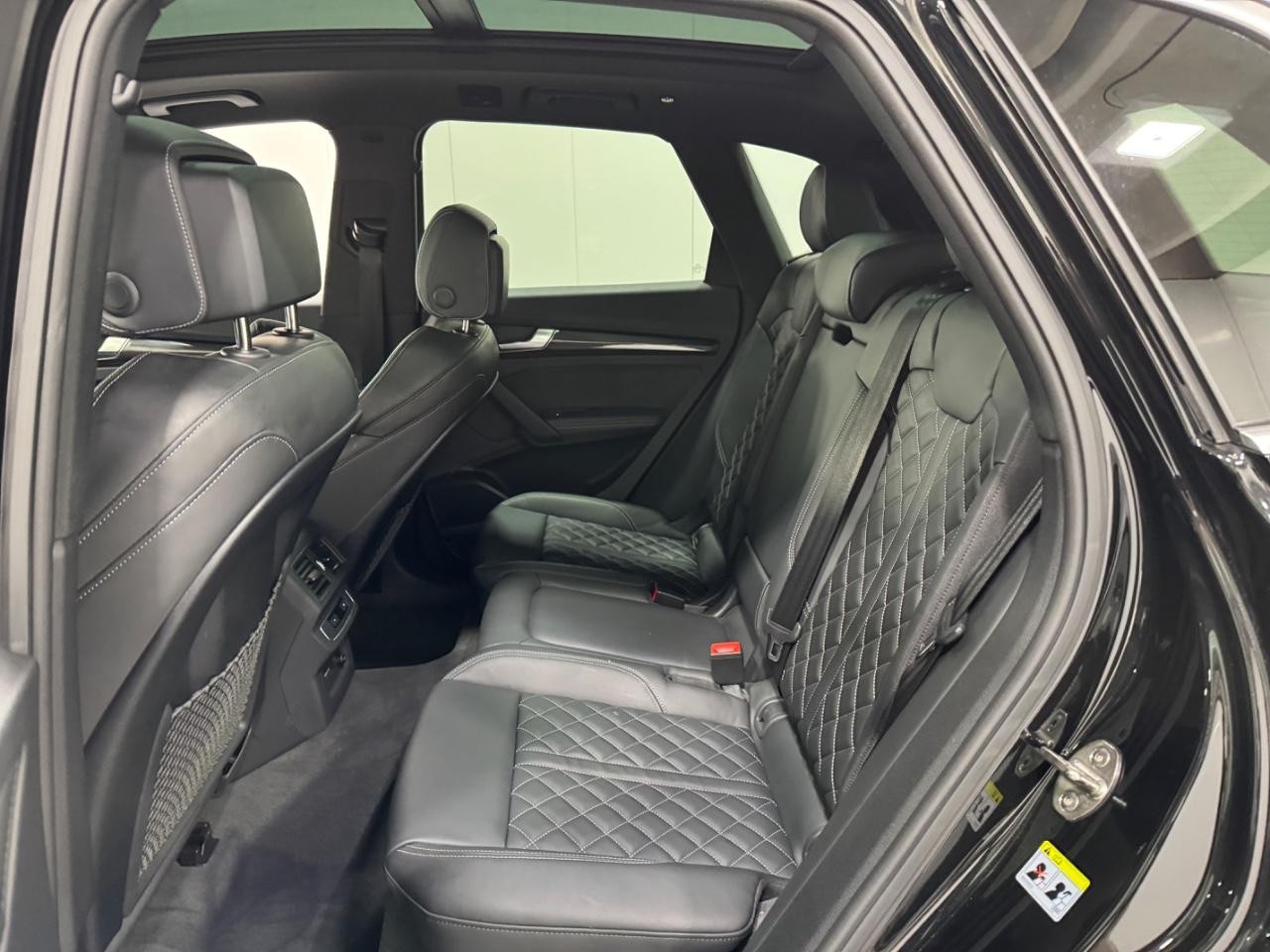 Audi SQ5 Vehicle Full-screen Gallery Image 7
