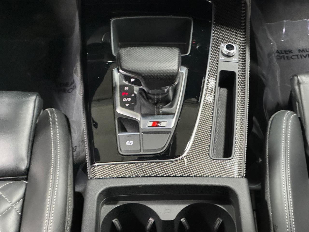 Audi SQ5 Vehicle Full-screen Gallery Image 16