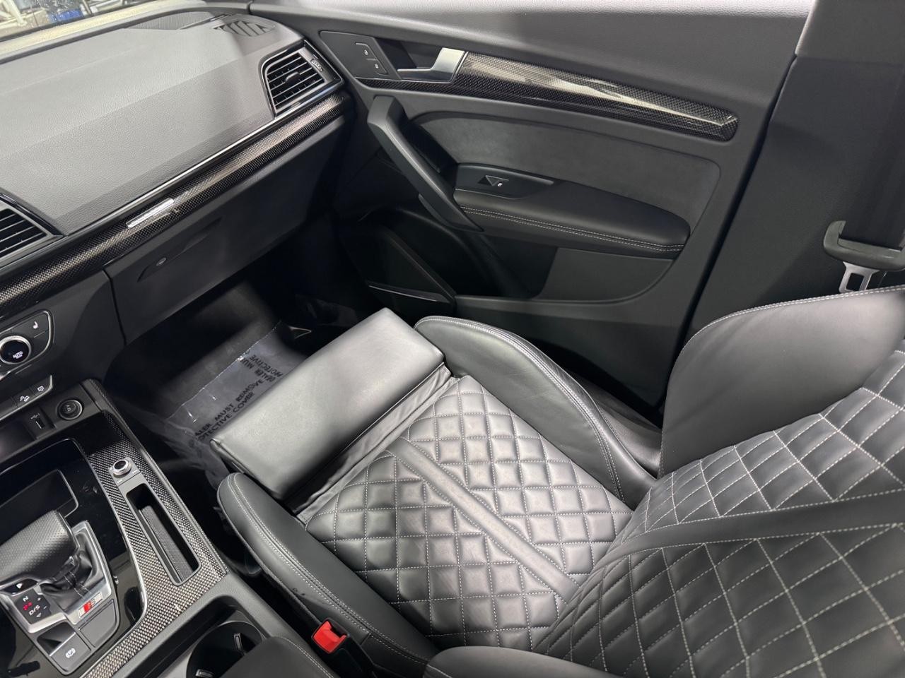 Audi SQ5 Vehicle Full-screen Gallery Image 17