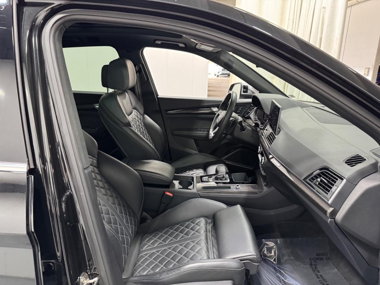 Audi SQ5 Vehicle Full-screen Gallery Image 18