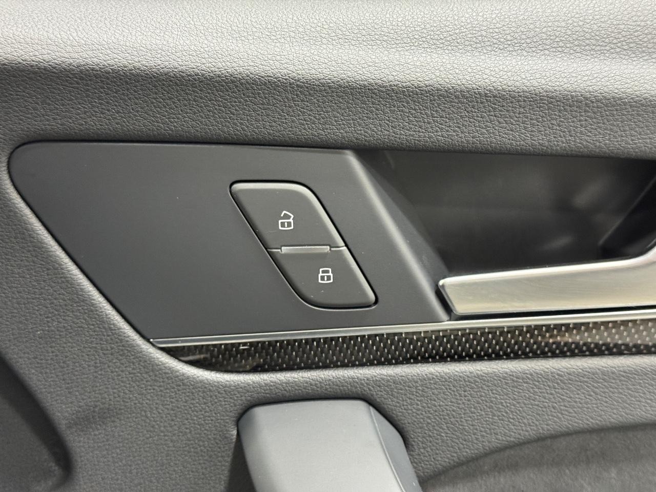 Audi SQ5 Vehicle Full-screen Gallery Image 21
