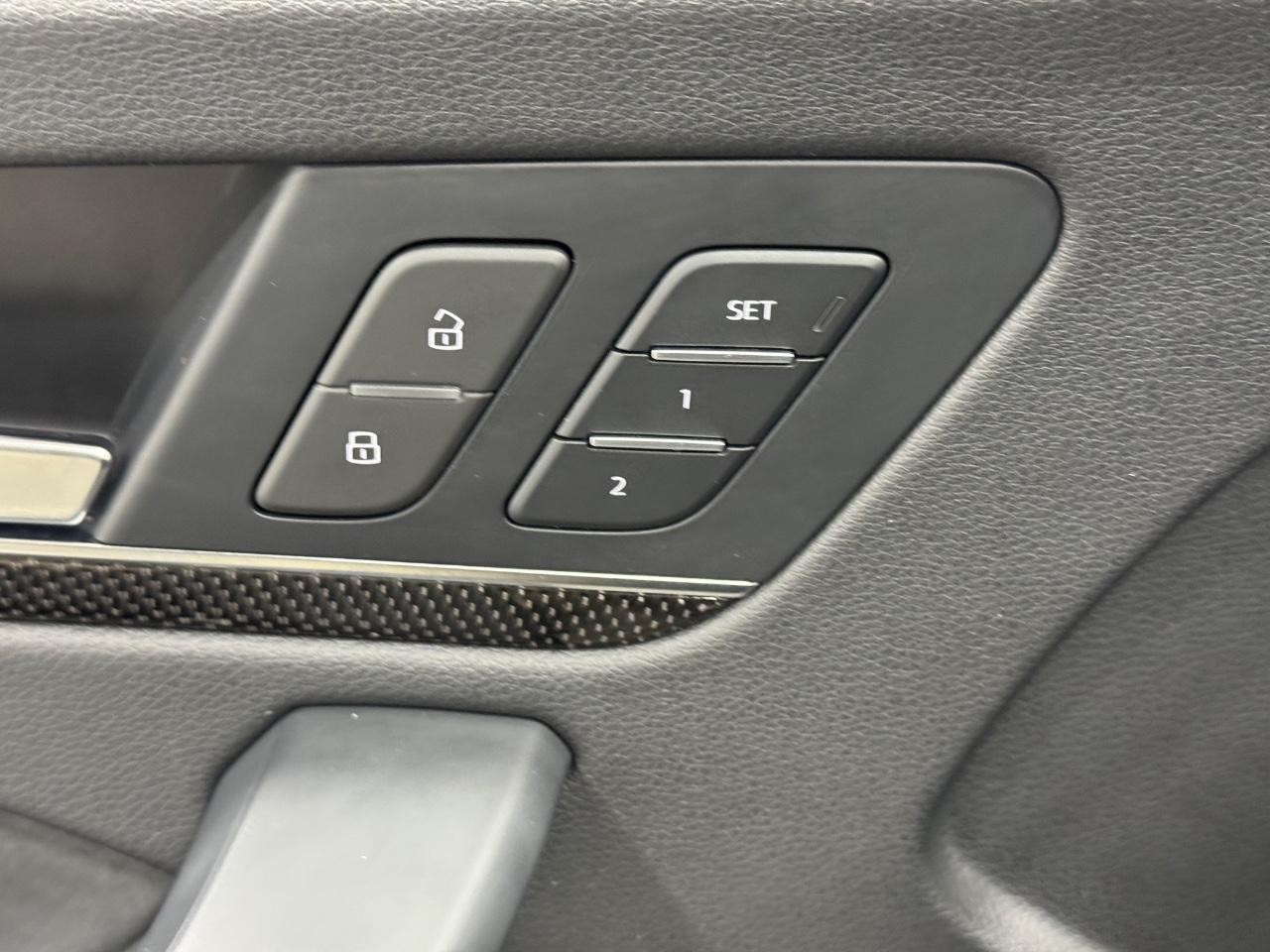 Audi SQ5 Vehicle Full-screen Gallery Image 23