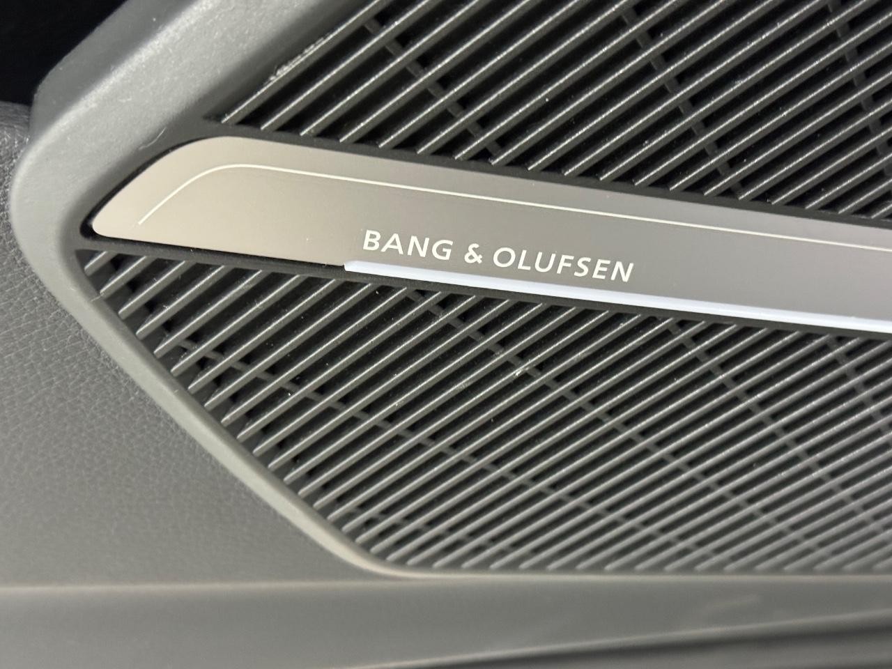Audi SQ5 Vehicle Full-screen Gallery Image 26