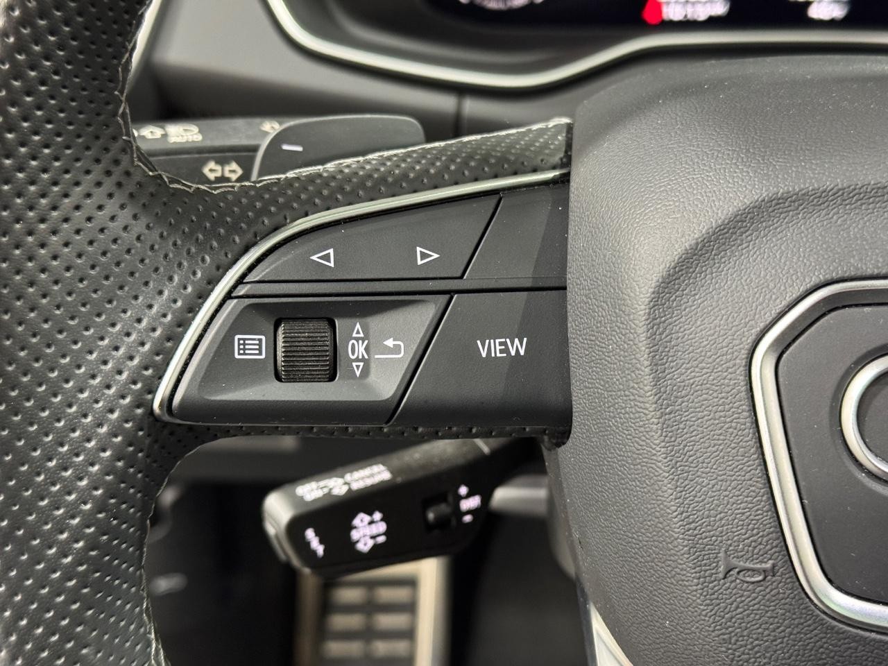 Audi SQ5 Vehicle Full-screen Gallery Image 32