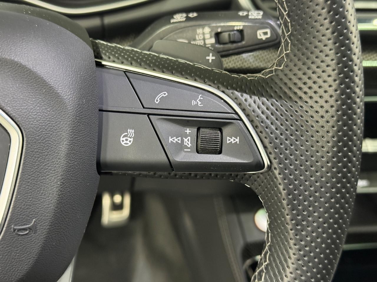 Audi SQ5 Vehicle Full-screen Gallery Image 33