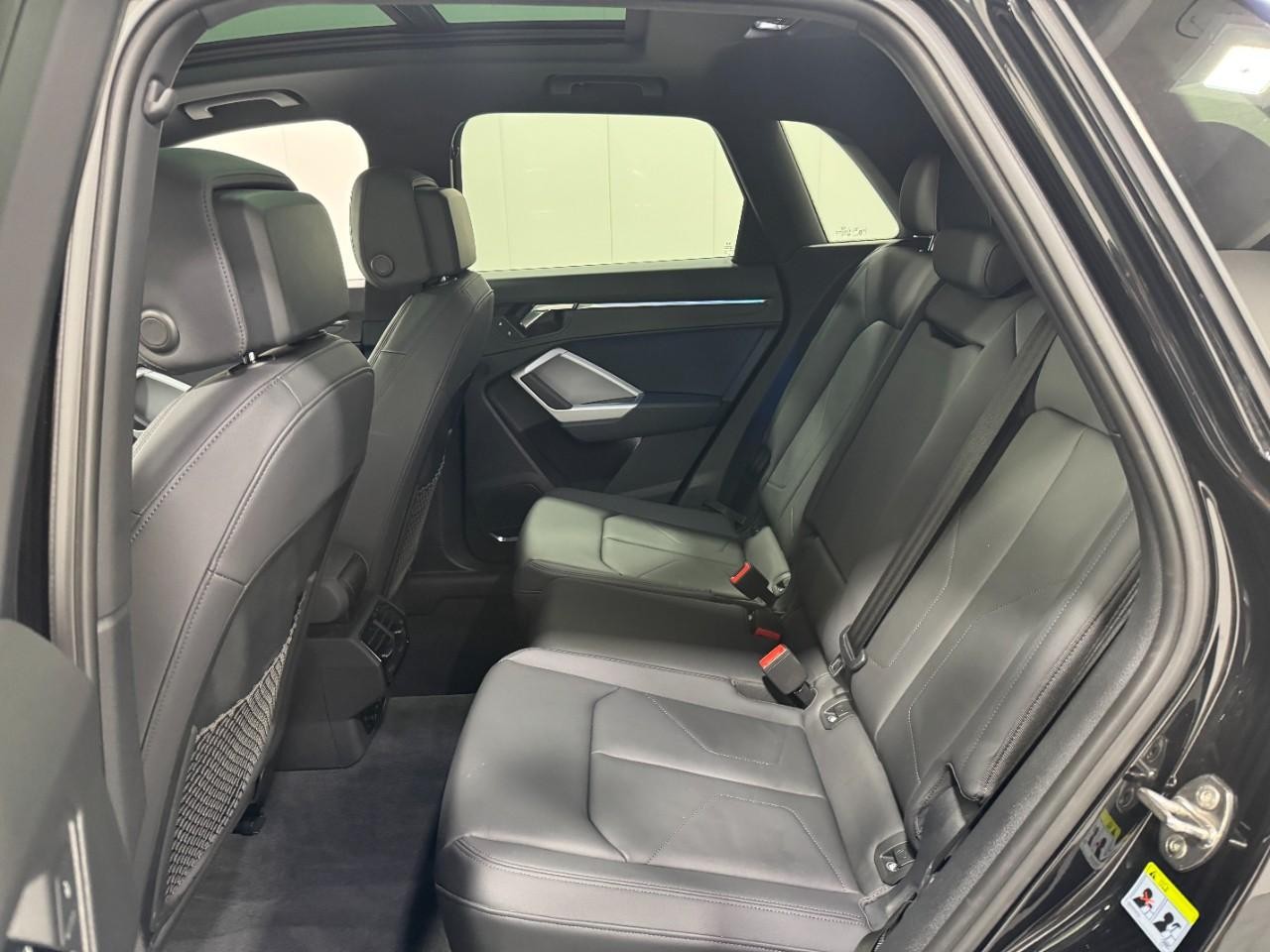 Audi Q3 Vehicle Full-screen Gallery Image 8