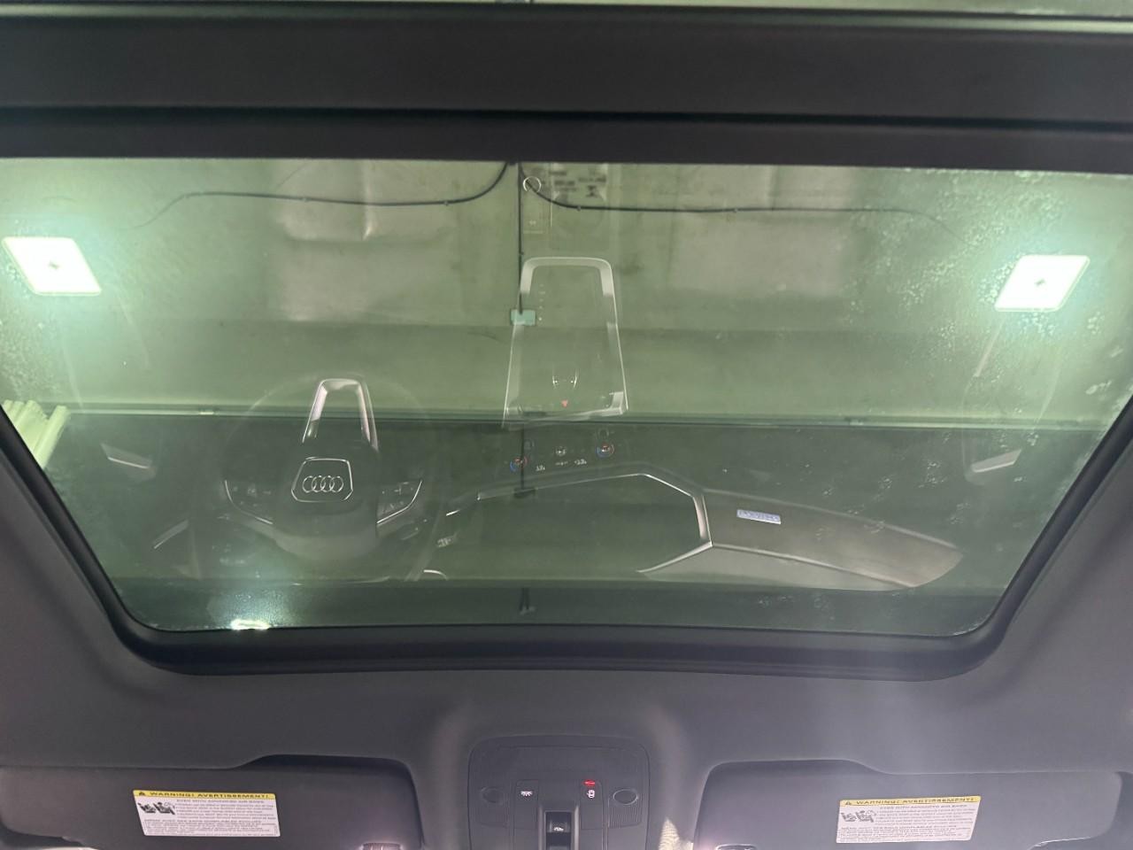 Audi Q3 Vehicle Full-screen Gallery Image 11