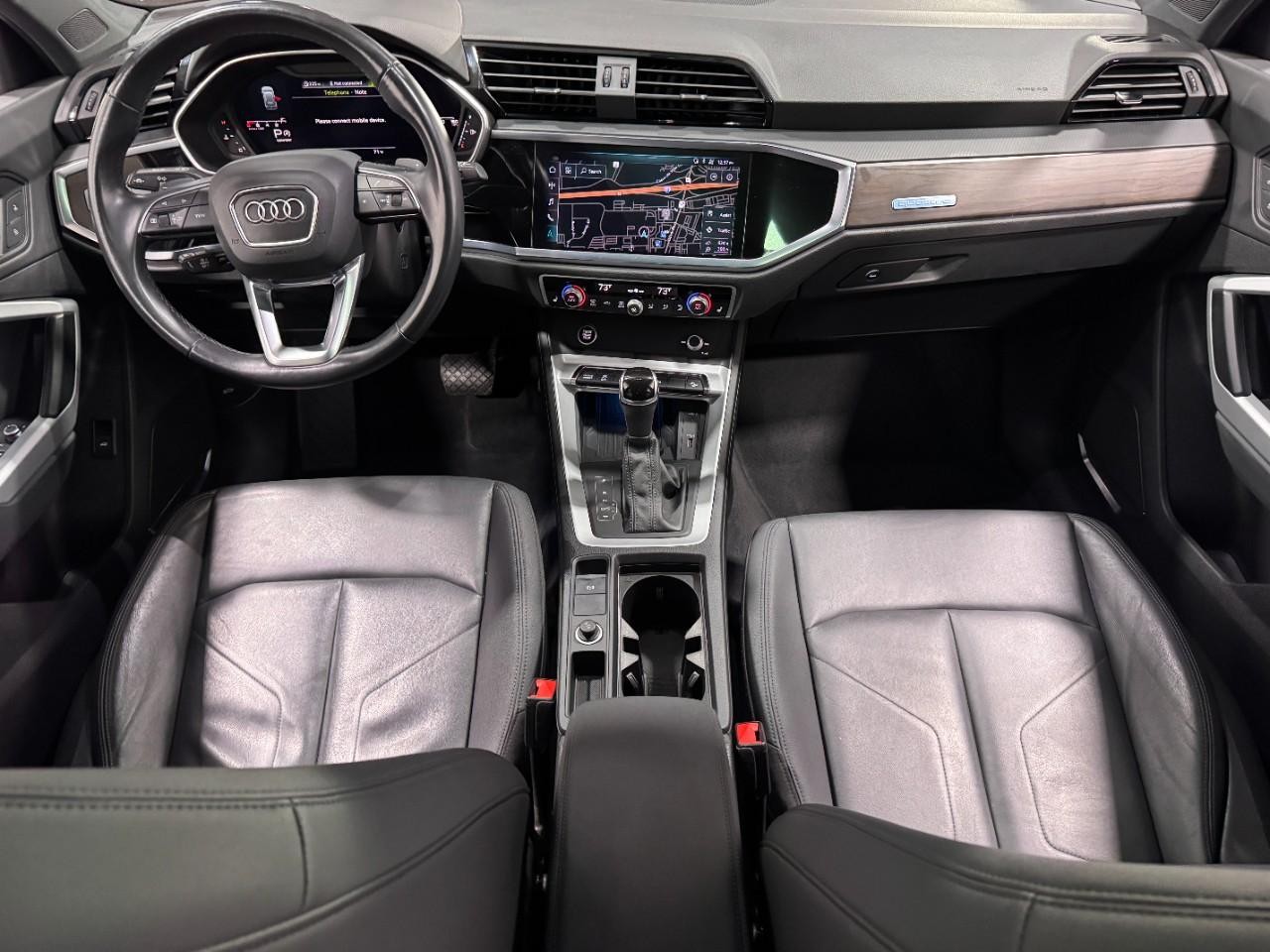 Audi Q3 Vehicle Full-screen Gallery Image 12