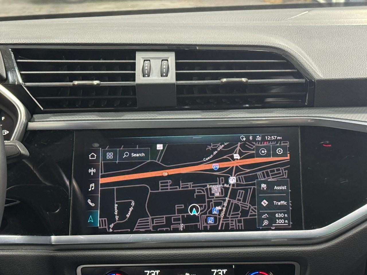 Audi Q3 Vehicle Full-screen Gallery Image 14