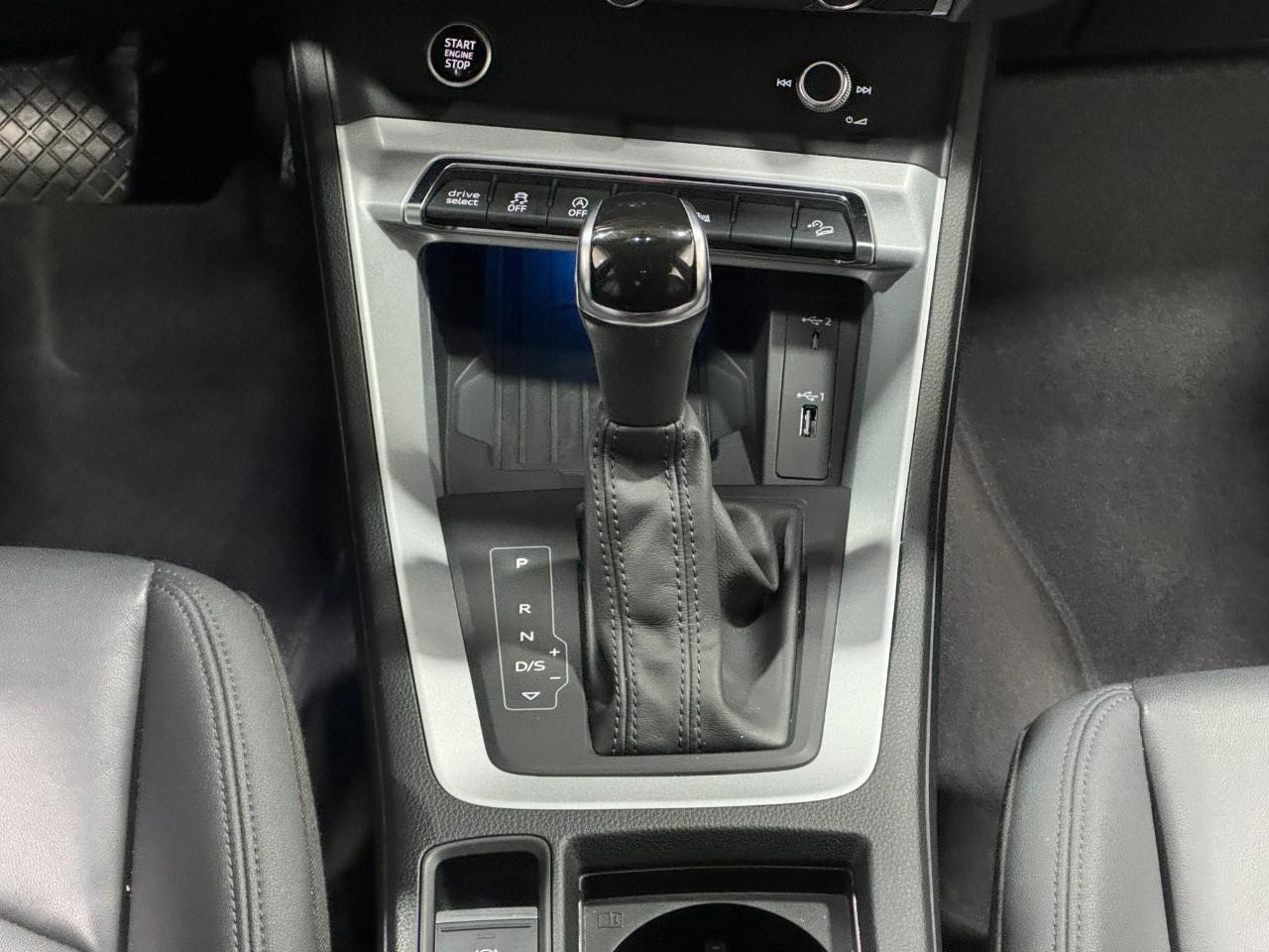 Audi Q3 Vehicle Full-screen Gallery Image 16